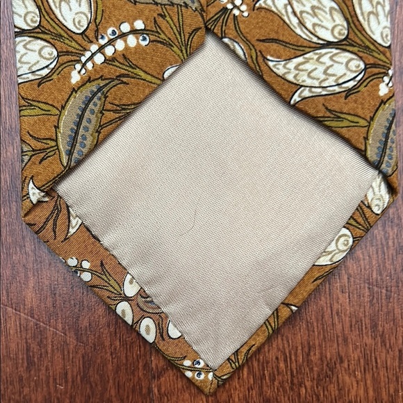 Joseph Abboud Autumnal Floral Tie in Brown and Cream, 100% Silk, Made in Italy - Picture 8 of 11